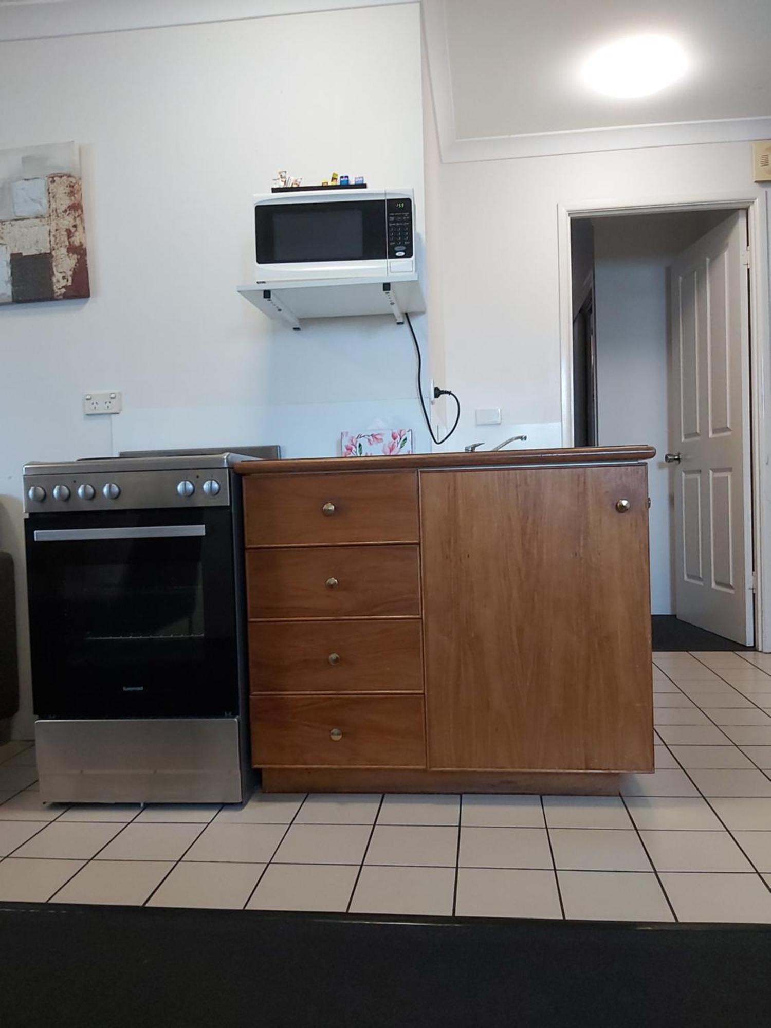 Deluxe Three-Bedroom Apartment,1219937893:JPEG