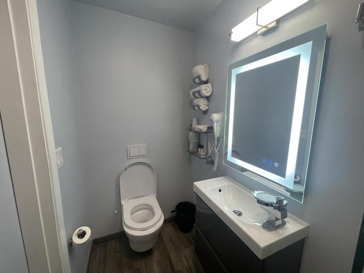 Single Room Private Bathroom,1226226860:JPEG
