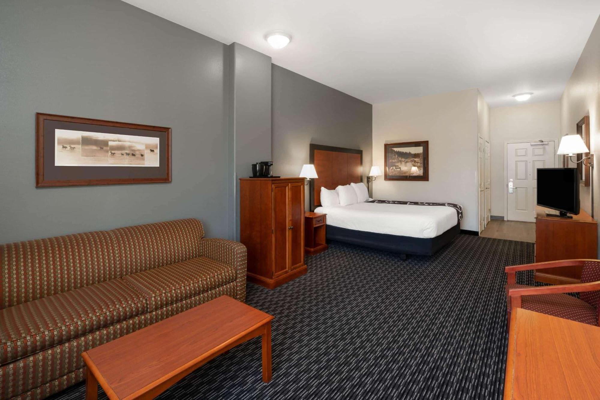 Deluxe King Room Mobility or Hearing Impaired Access Non-Smoking,1281532468:JPEG