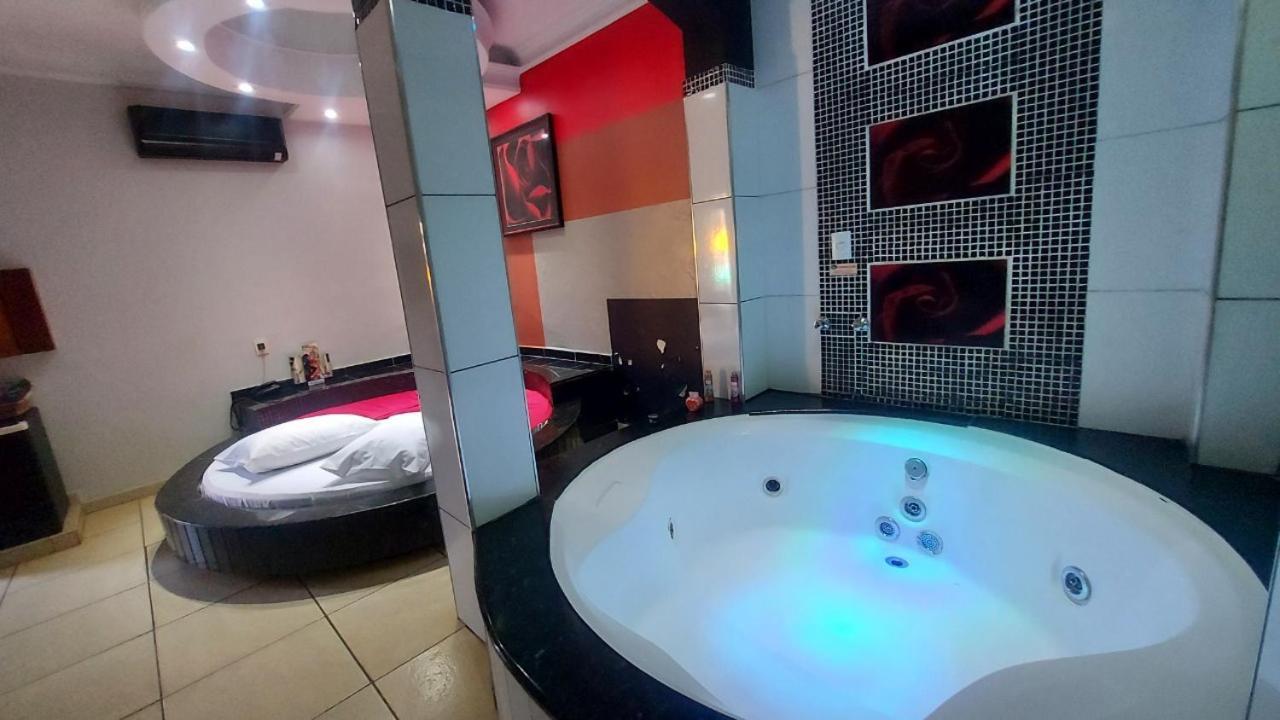 Suite Spa Bath,1228921408:JPEG