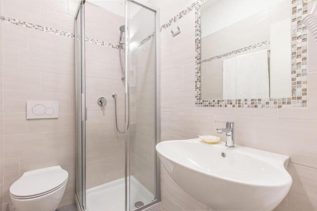 Triple Room Private Bathroom,1541391919:JPEG