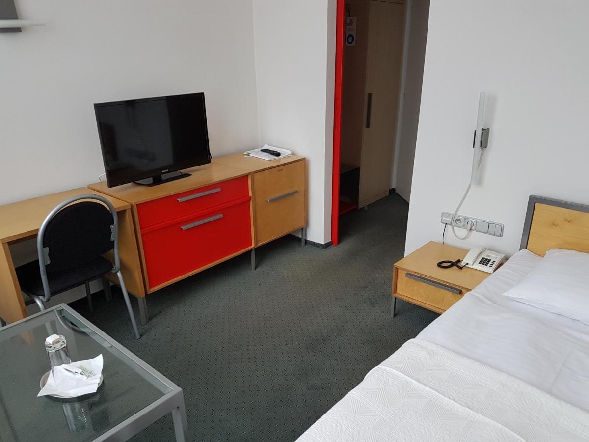 Budget Single Room,1237314814:JPEG