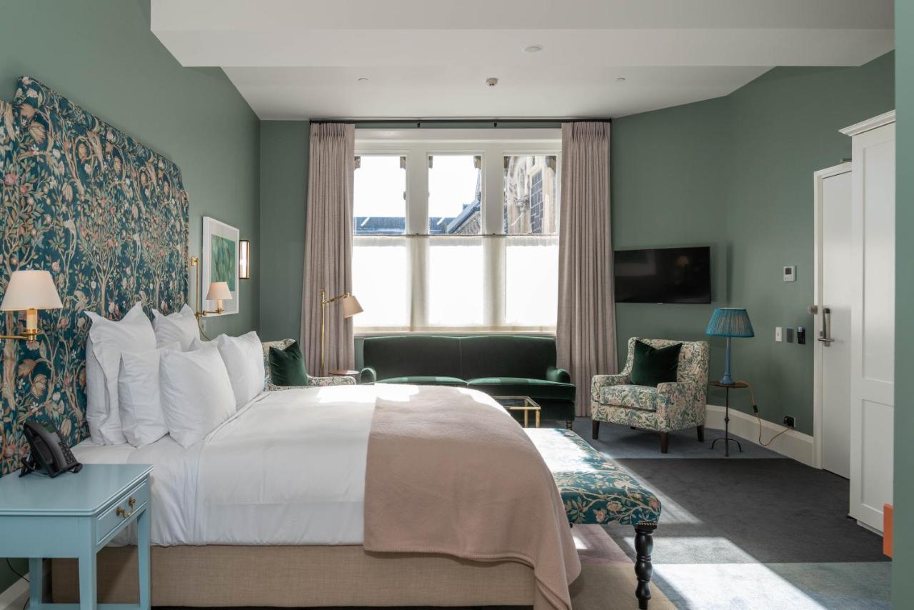 Prestige Room