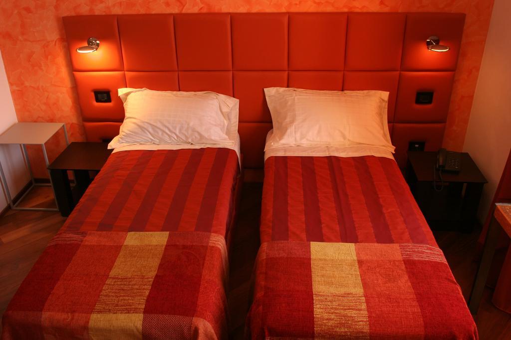 Double or Twin Room Sea View,125646846:JPEG
