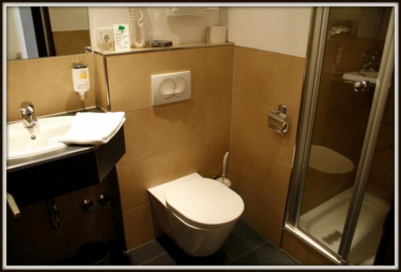 Single Room,645227163:JPEG