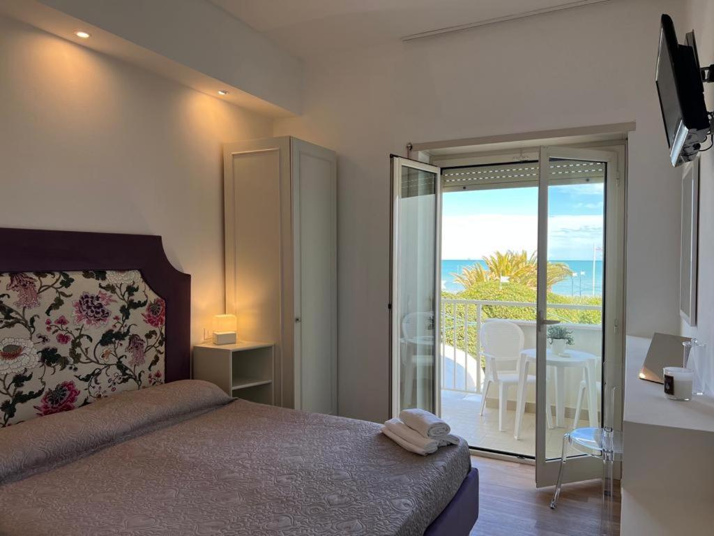 Double or Twin Room Bathroom