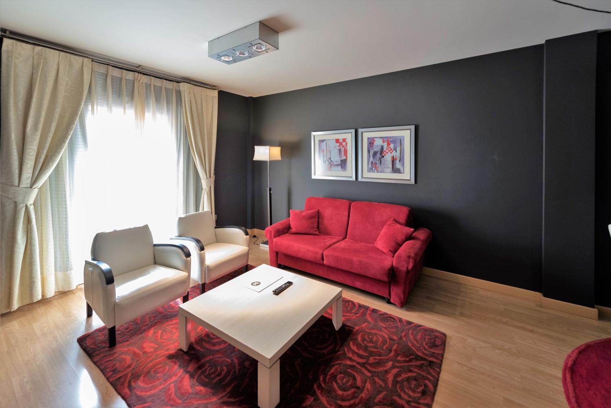 Suite,1272789775:JPEG