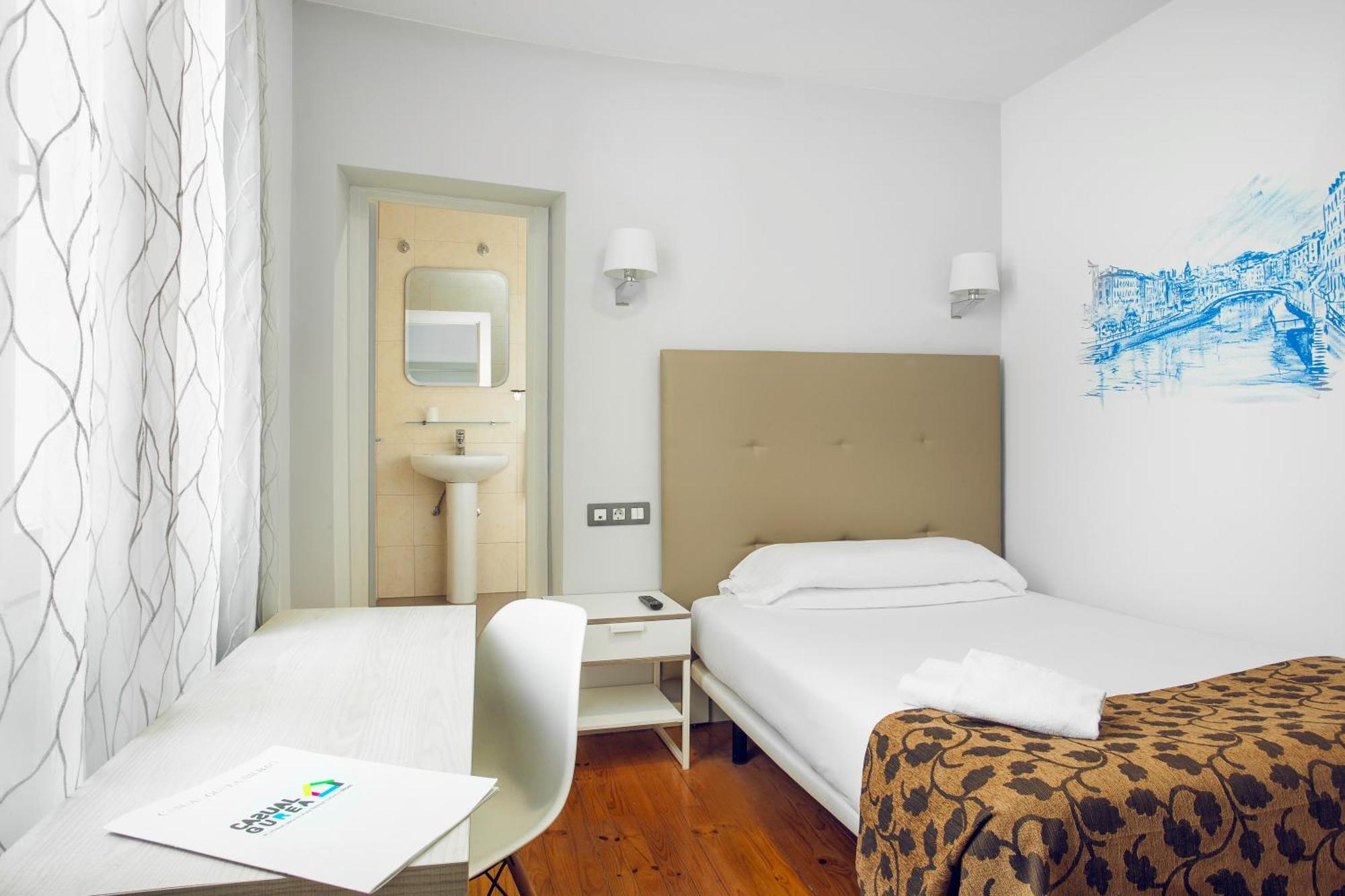 Single Room,699478950:JPEG