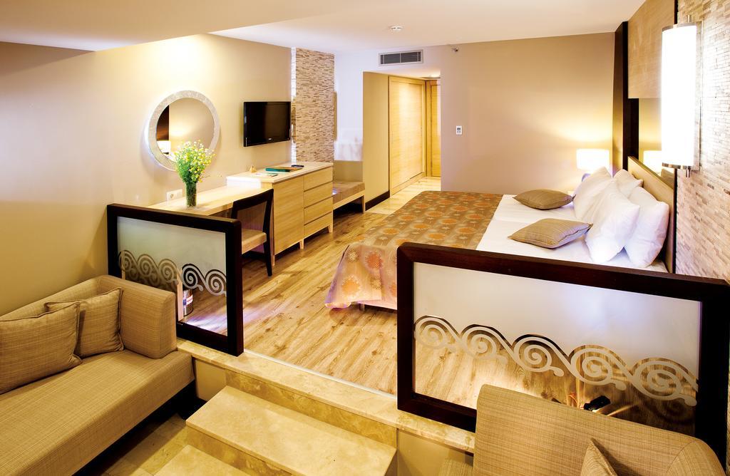 Large Double Room,1739464624:JPEG