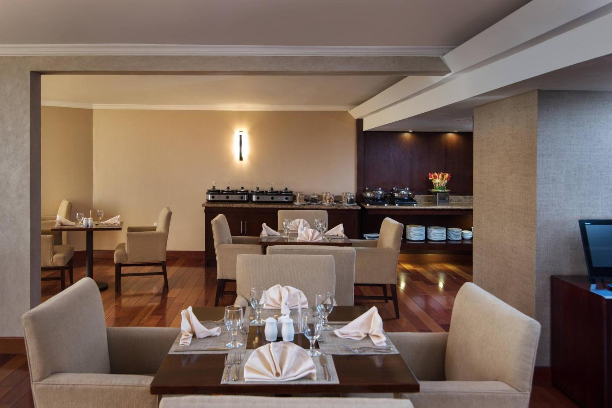 Club lounge access Guest room 2 Queen Ocean view,1413424673:JPEG