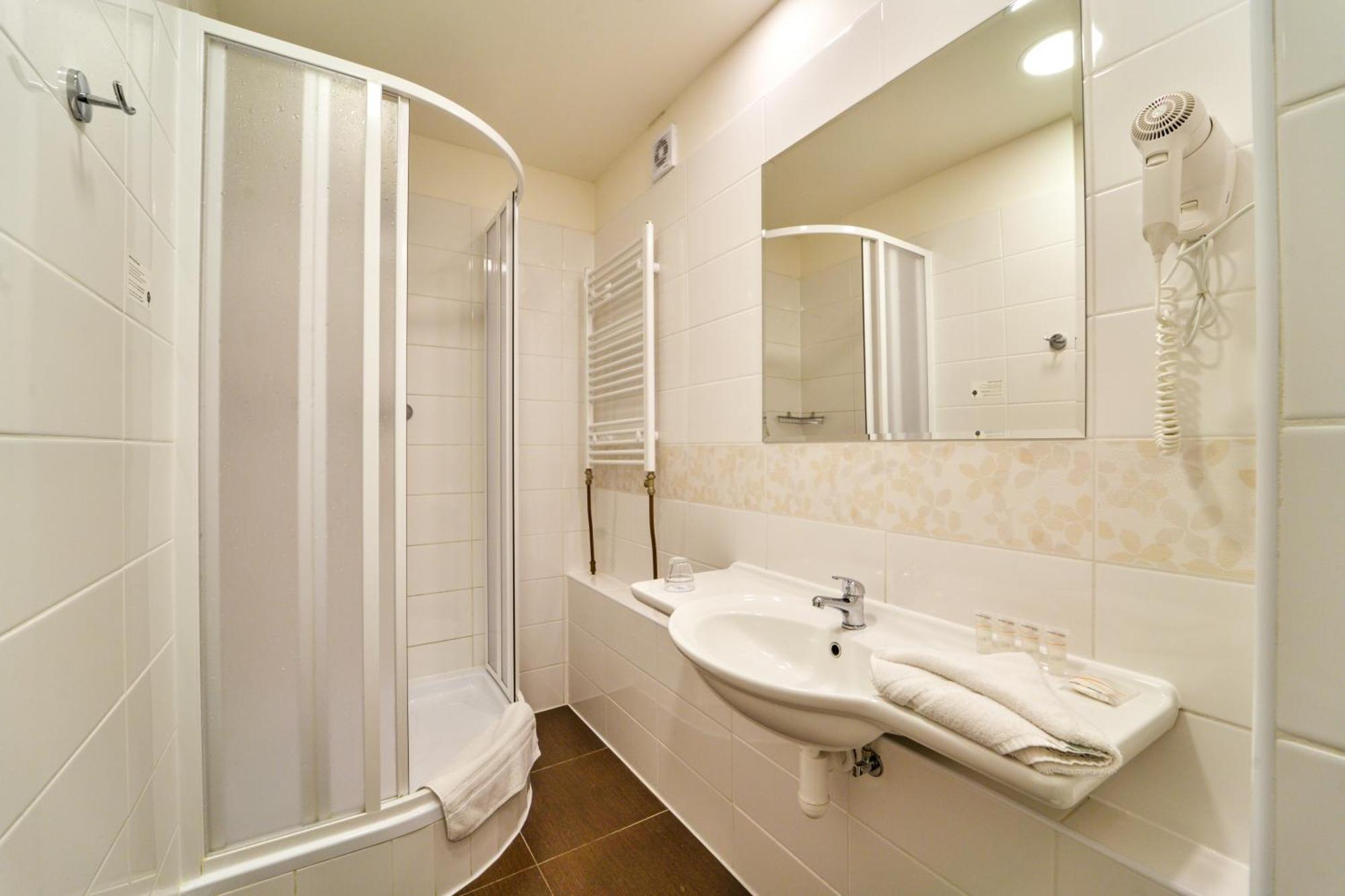 Triple Room,1274947639:JPEG