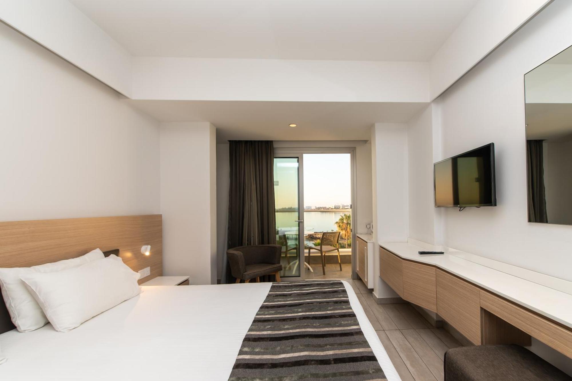 Double or Twin Room Sea View,1275101050:JPEG