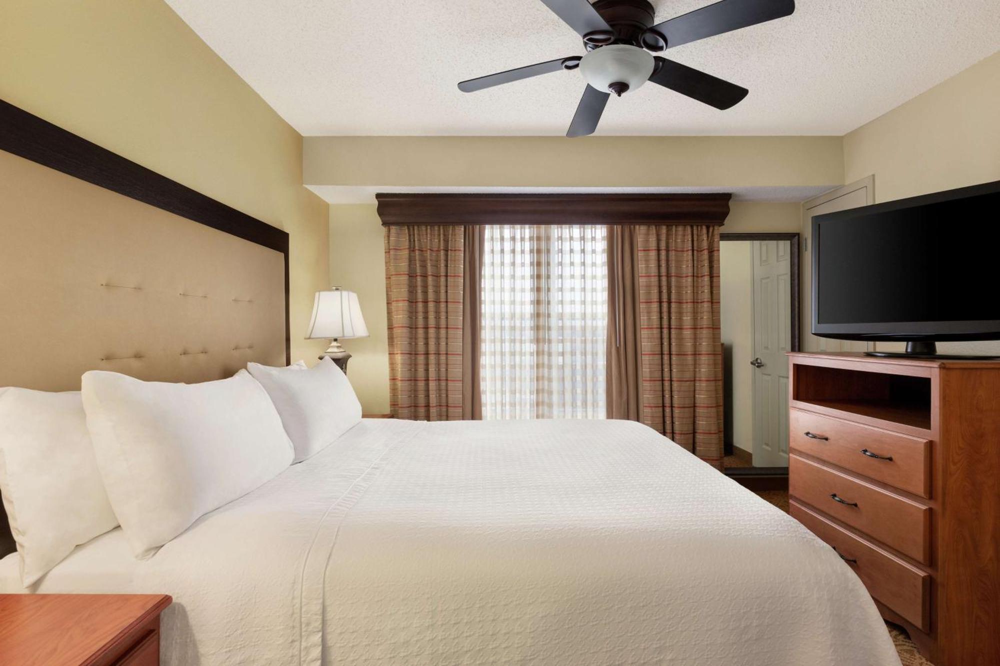 Premium King Suite,1552338868:JPEG