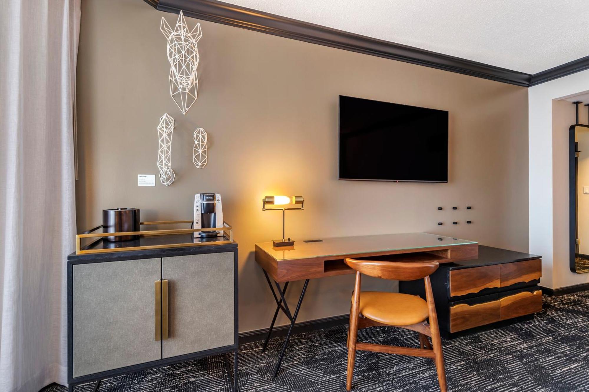 Deluxe King Room