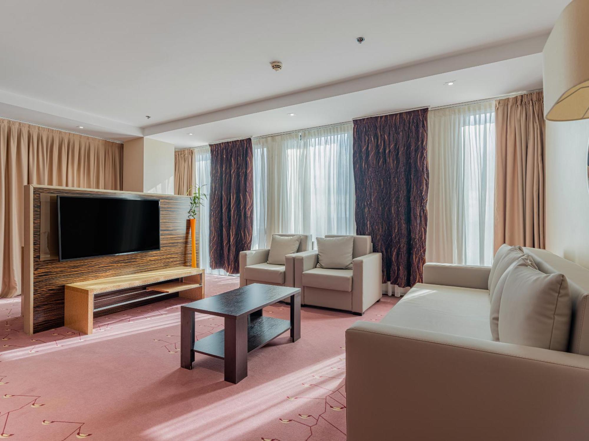 Junior King Suite Non-Smoking