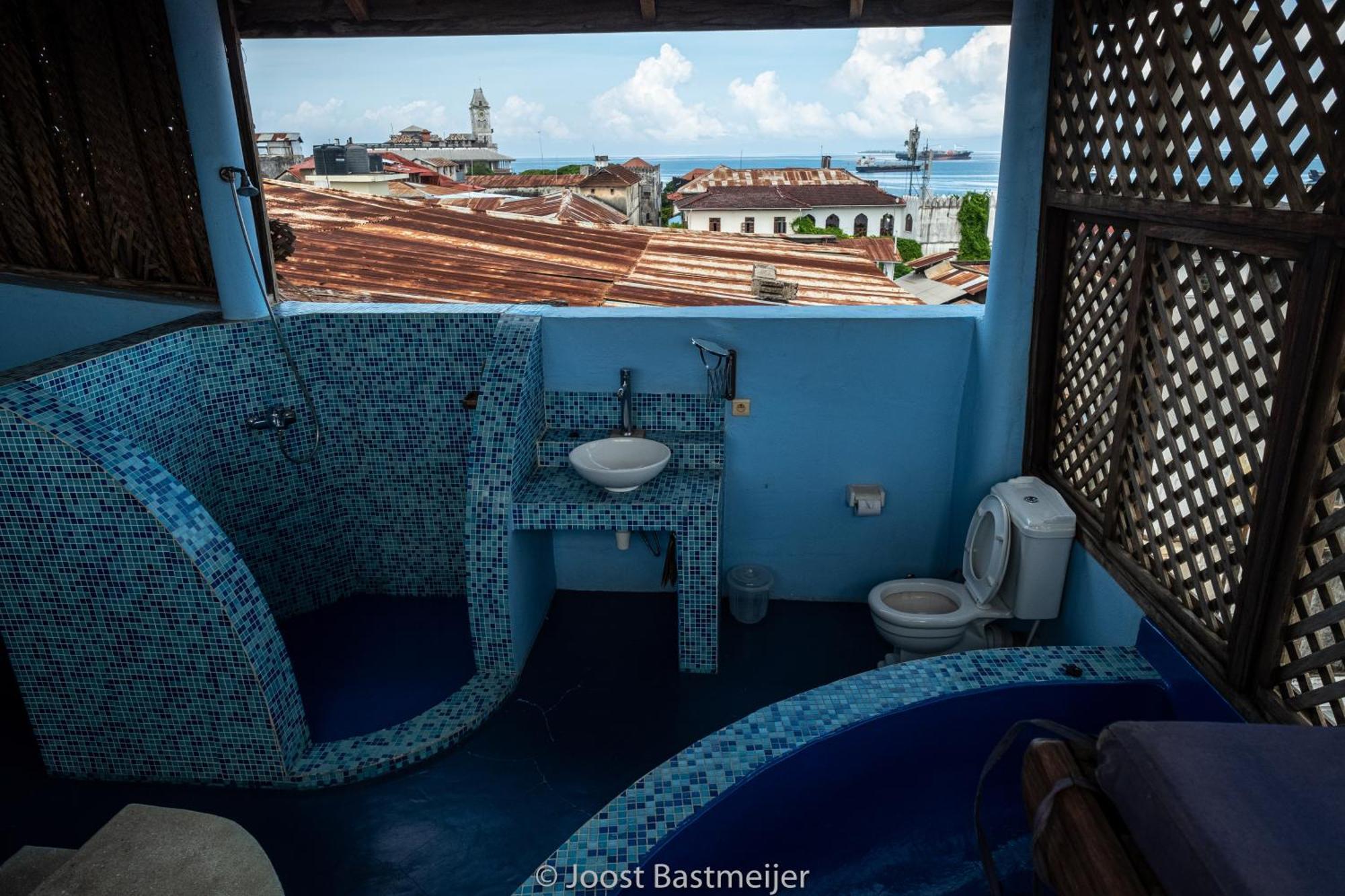 Honeymoon Suite,1277961946:JPEG
