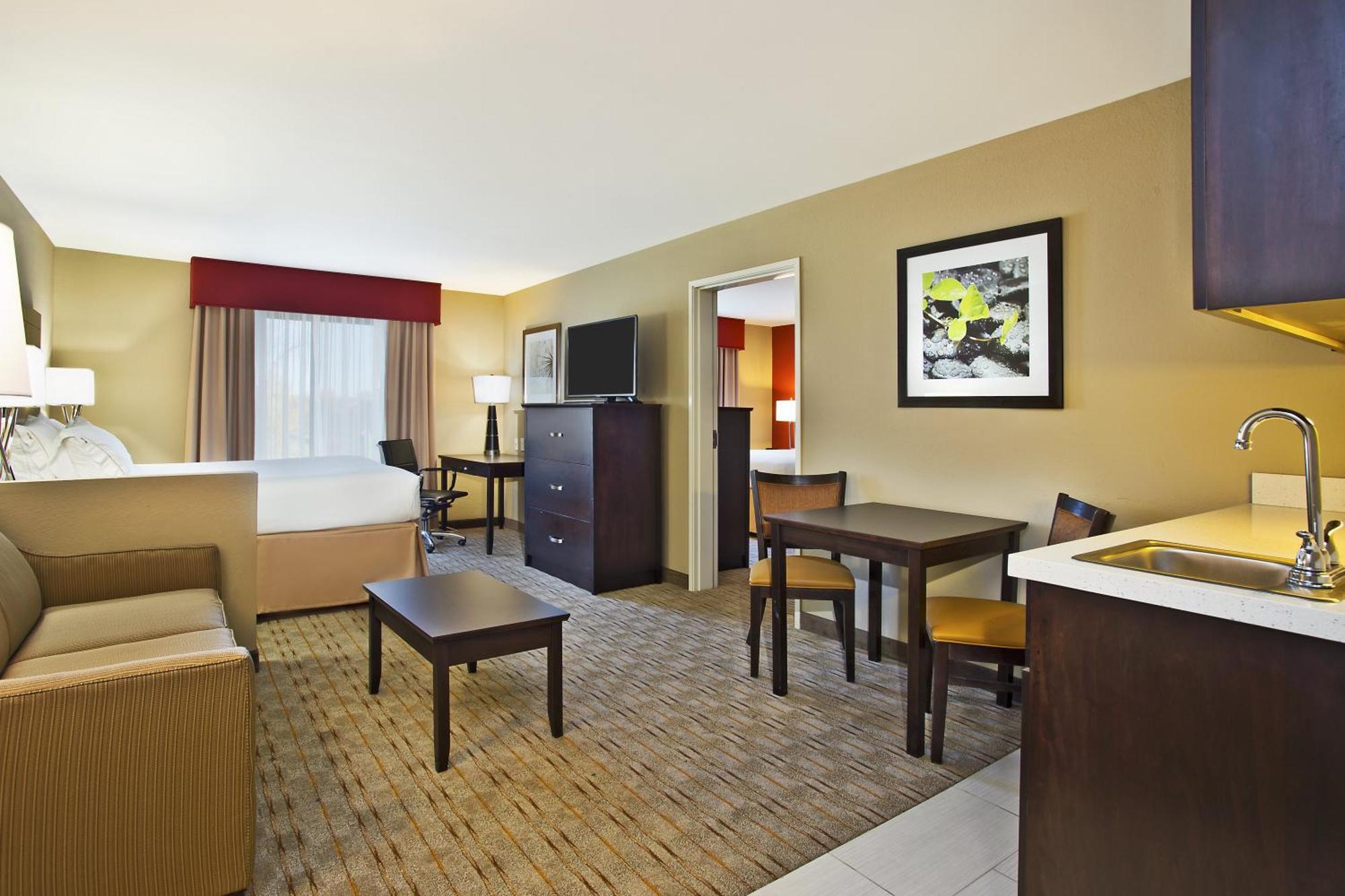Two-Bedroom Suite,976834234:JPEG