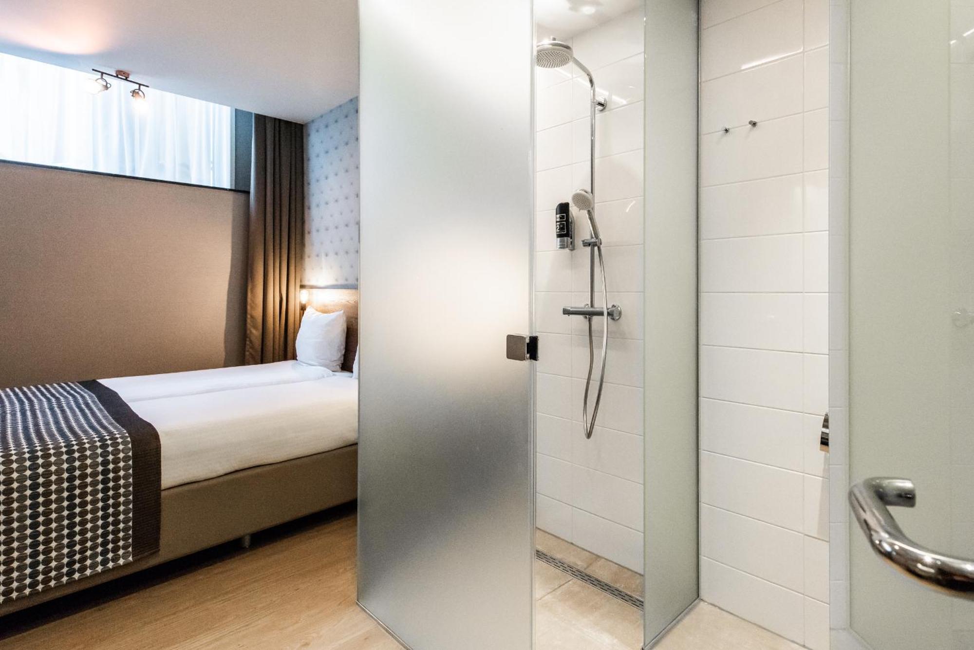 Semi Souterrain Twin Room