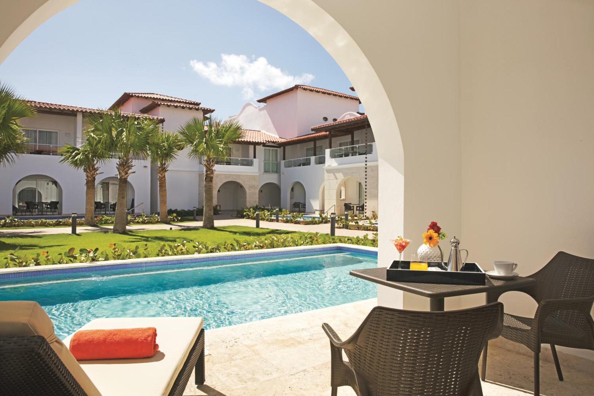 Preferred Club Deluxe Swim-Up Tropical View