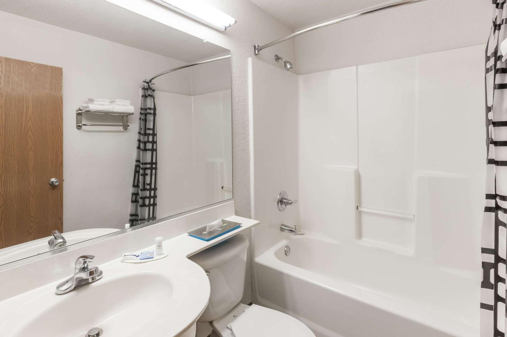 Deluxe Queen Suite - Non-Smoking,1281466414:JPEG