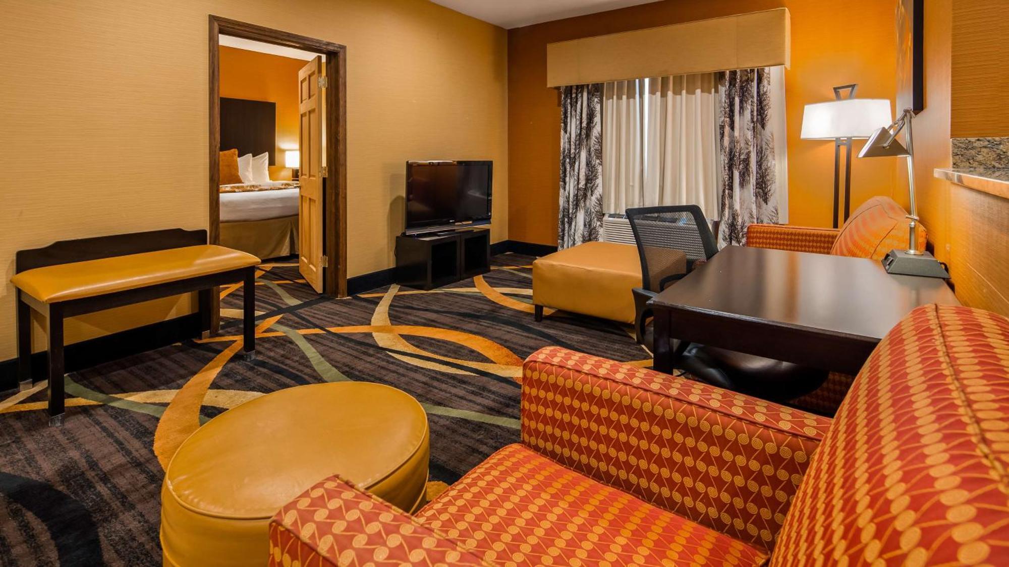 One-Bedroom King Suite with Sofa Bed - Non-Smoking,1282130728:JPEG