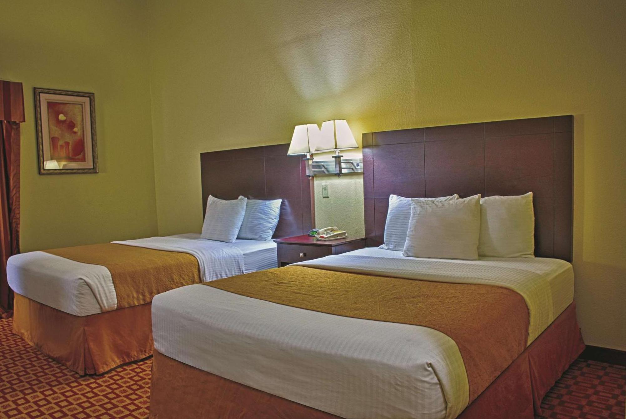 Queen Room with Two Queen Beds and Bath Tub - Mobility/Hearing Accessible - Non-Smoking