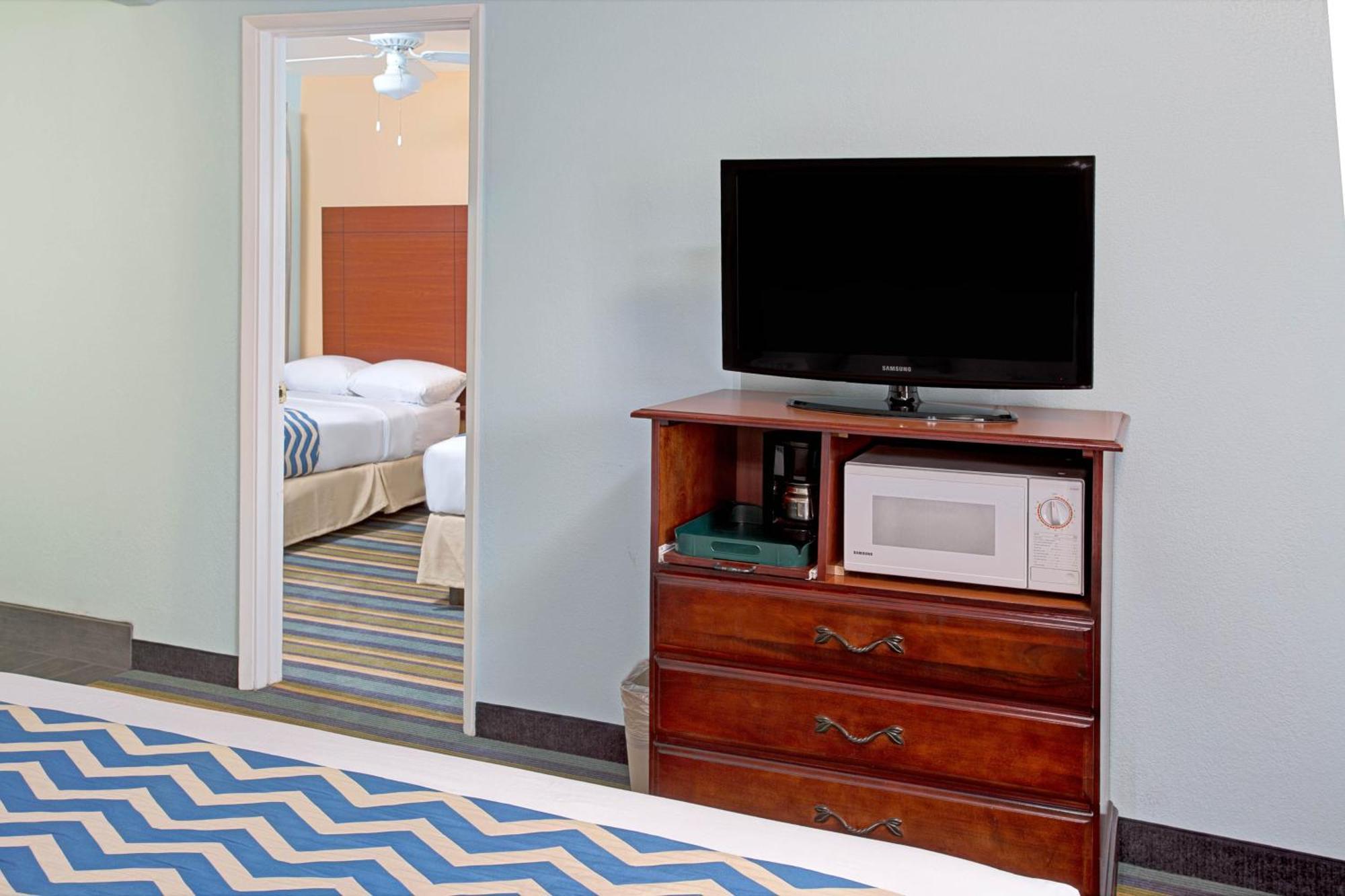 Two-Bedroom Deluxe Suite Non-Smoking,1282362883:JPEG