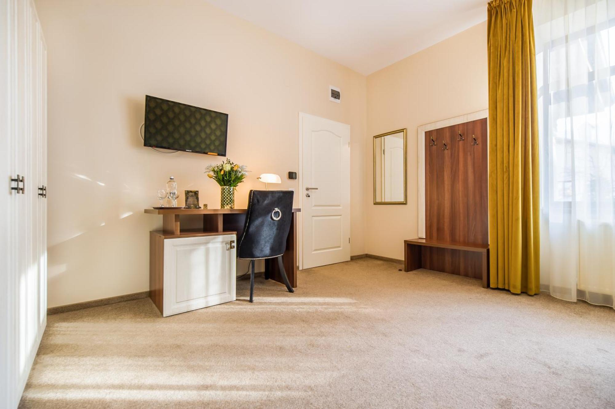 Standard Twin Room,1283385358:JPEG