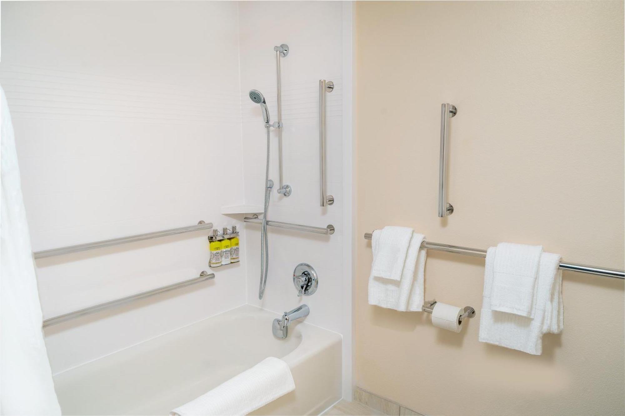 King Studio Suite Mobility Access Tub or Non-Smoking