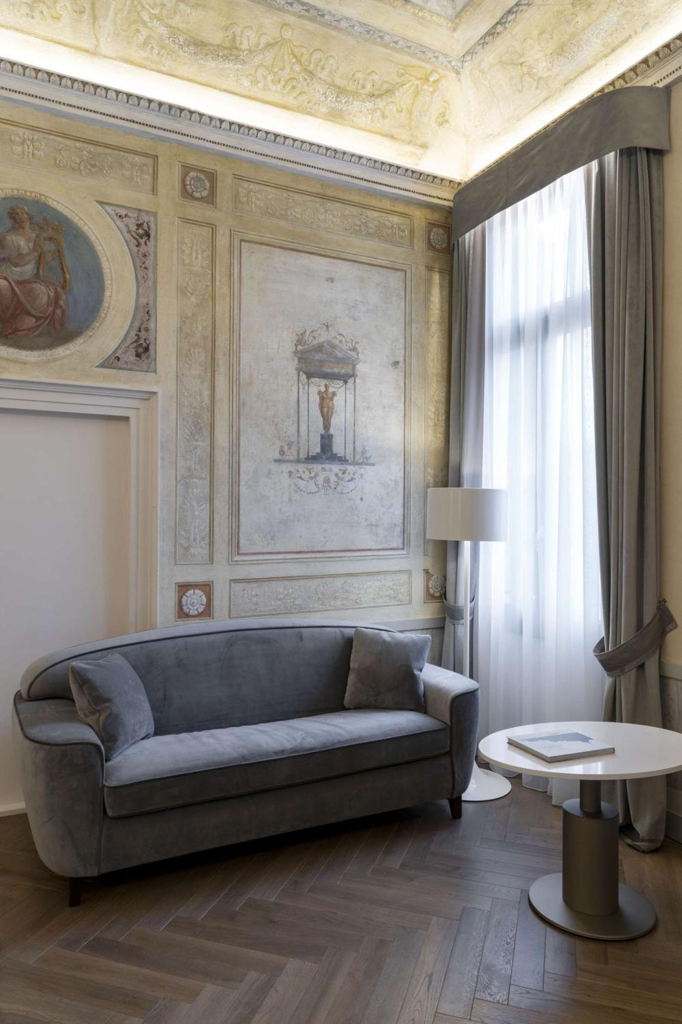 Renaissance Junior Suite,1285370383:JPEG