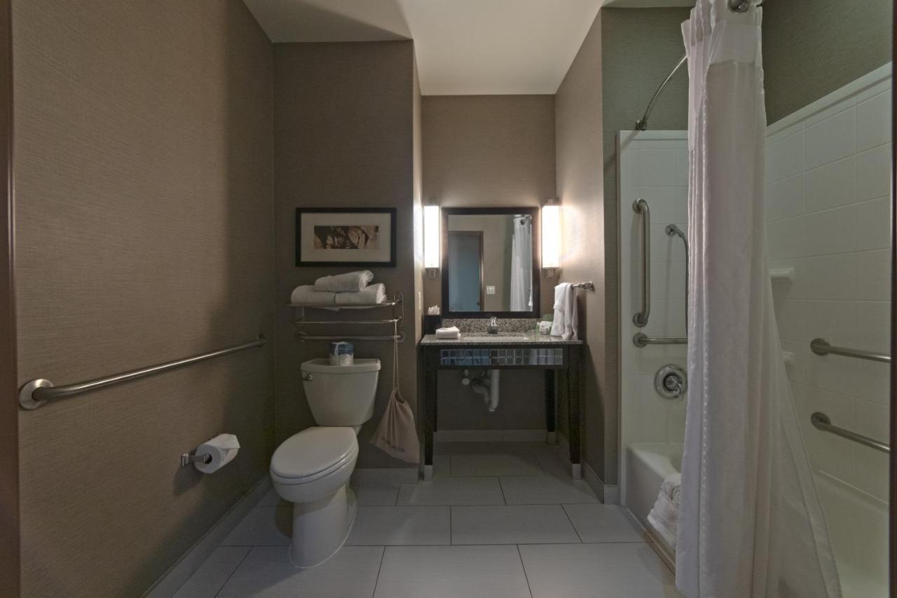 Queen Room Two Queen Beds Shower Hearing Accessible or Non-Smoking,1307048086:JPEG