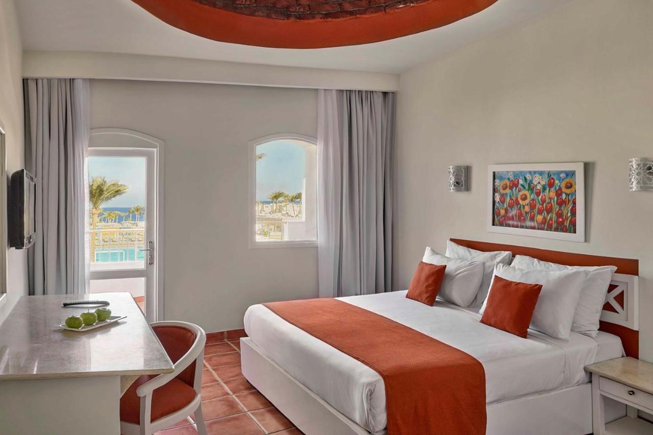 Standard King or Twin Bed Pool View