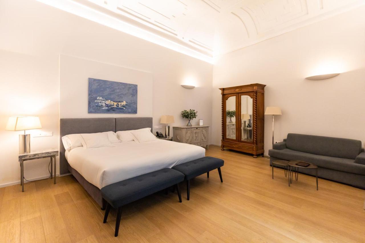Deluxe King Suite