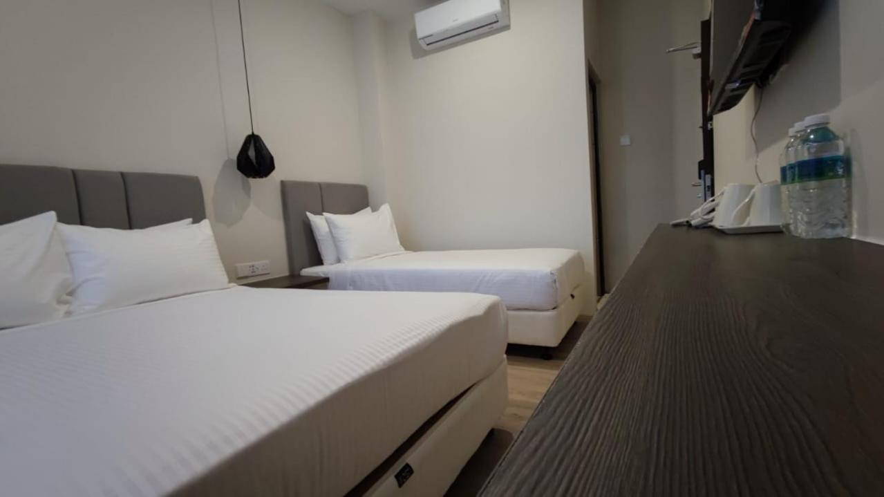 Triple Room Shower,1340731013:JPEG