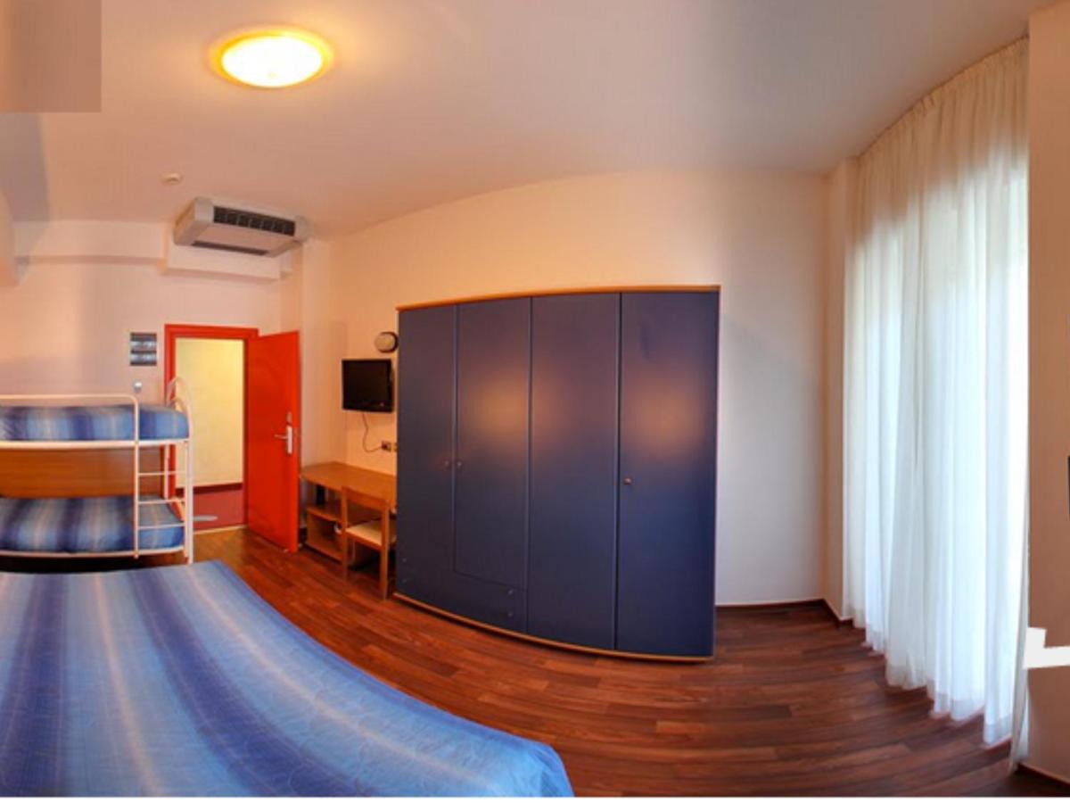 Quadruple Room Balcony,1341885350:JPEG