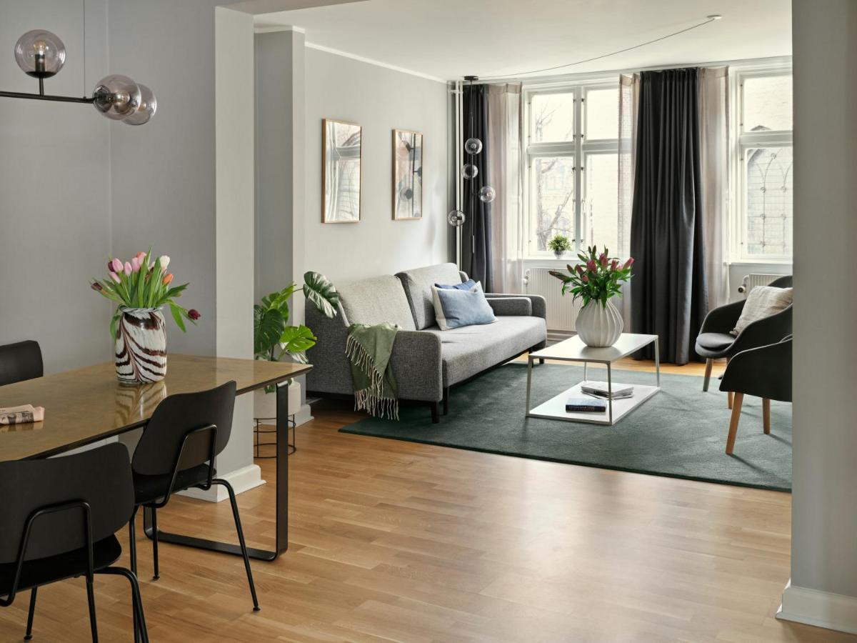 Deluxe Two-Bedroom Apartment