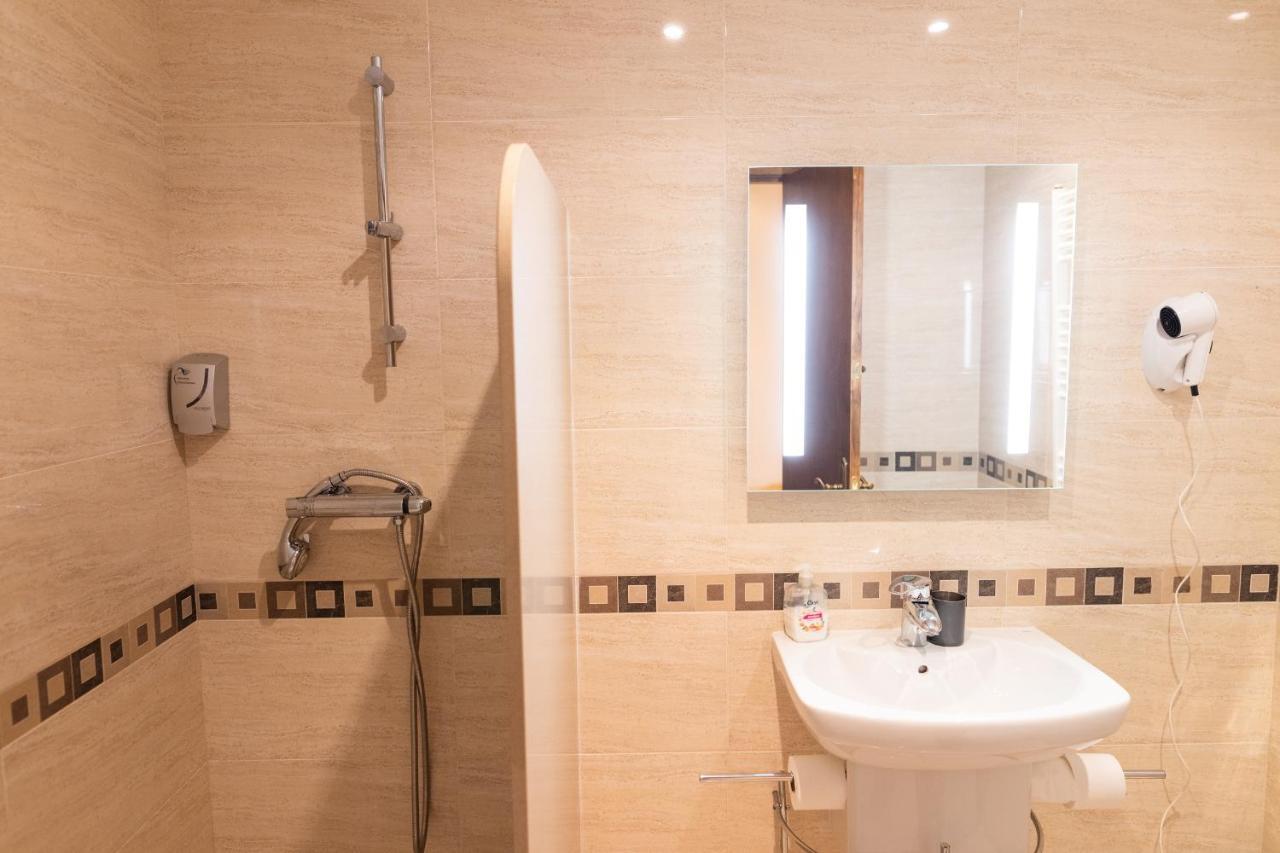 Classic Quadruple Room
