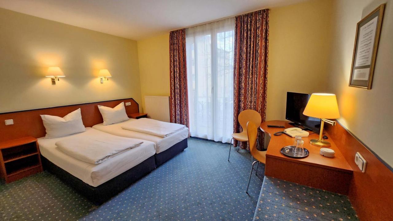 Double Room,1357112879:JPEG