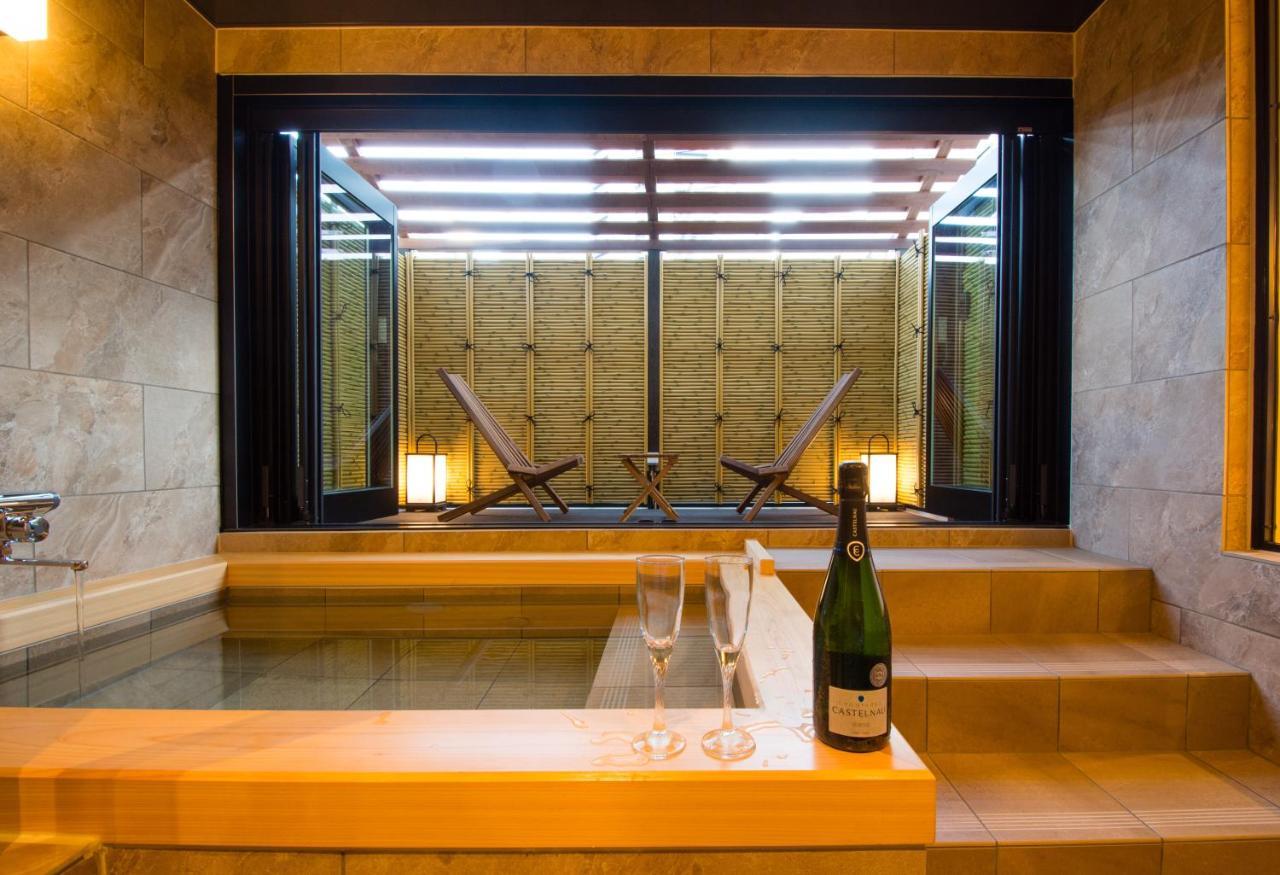 Suite Spa Bath,1381569836:JPEG