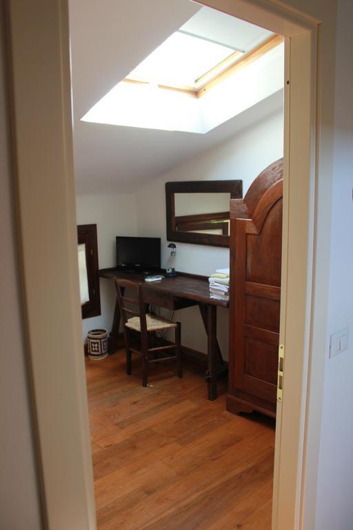Double Room with Shared Bathroom,136566501:JPEG
