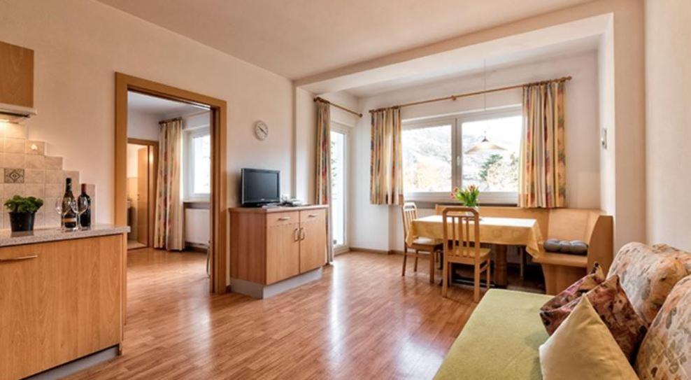 One-Bedroom Apartment,946416508:JPEG