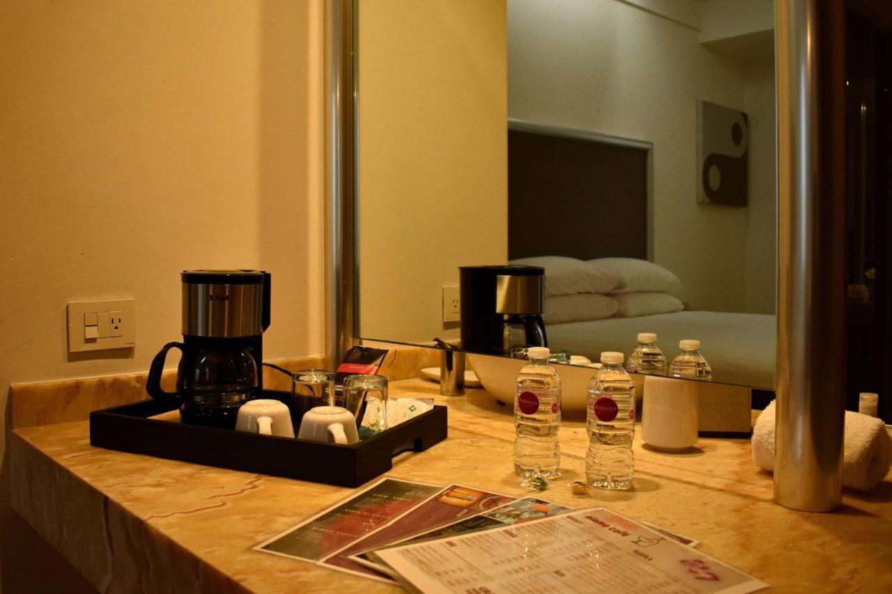 1 Kind Bed Suite Non-Smoking