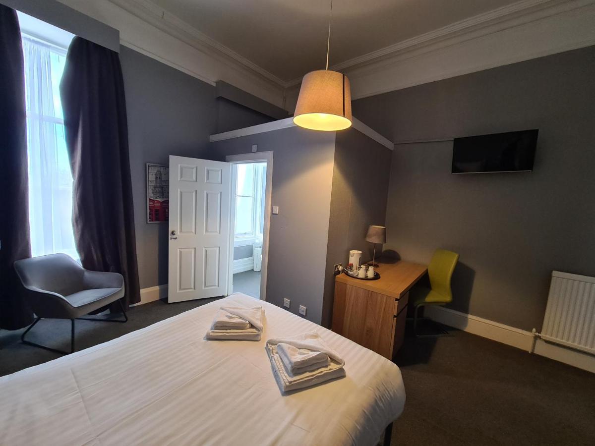 Double Room,1377595757:JPEG