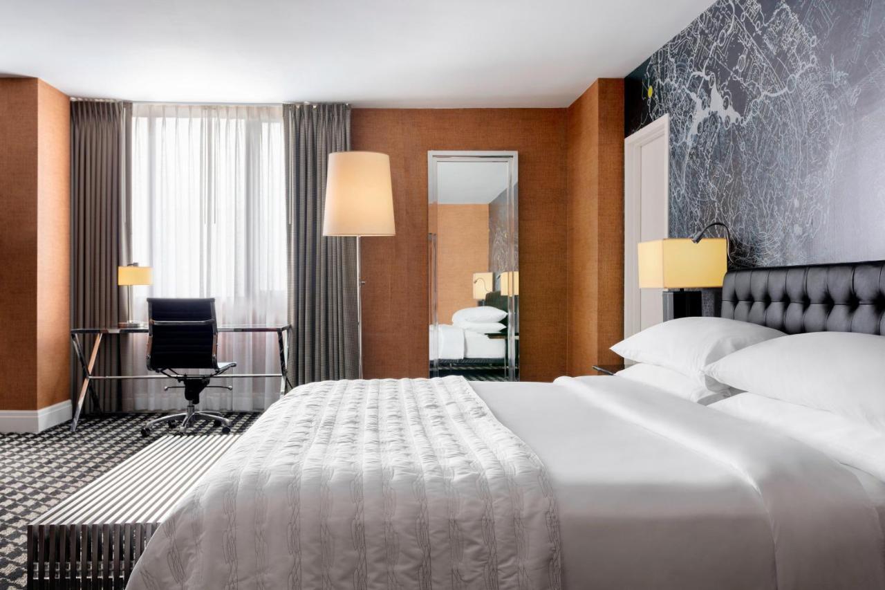 Suite, 1 King, Corner room,1385937383:JPEG