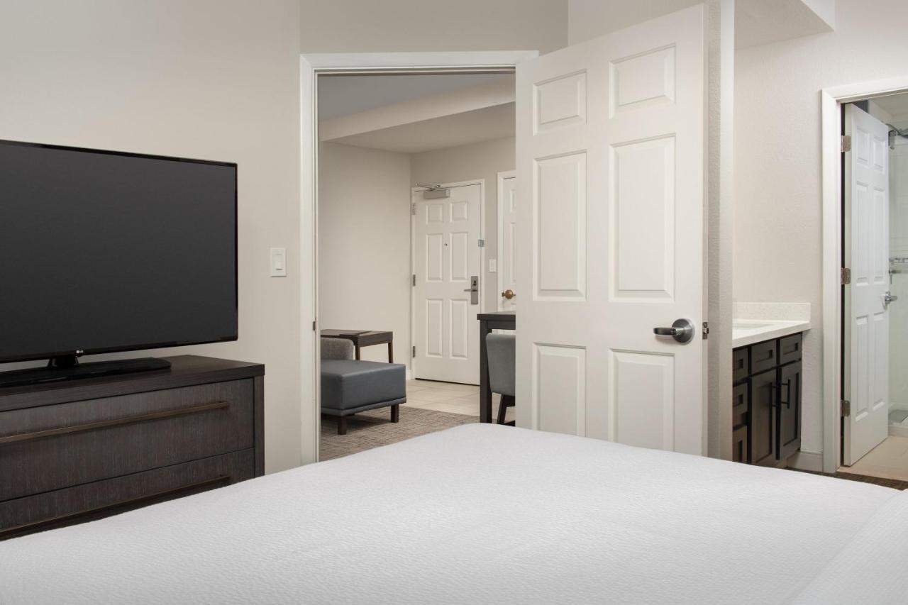 One Bedroom Queen Suite
