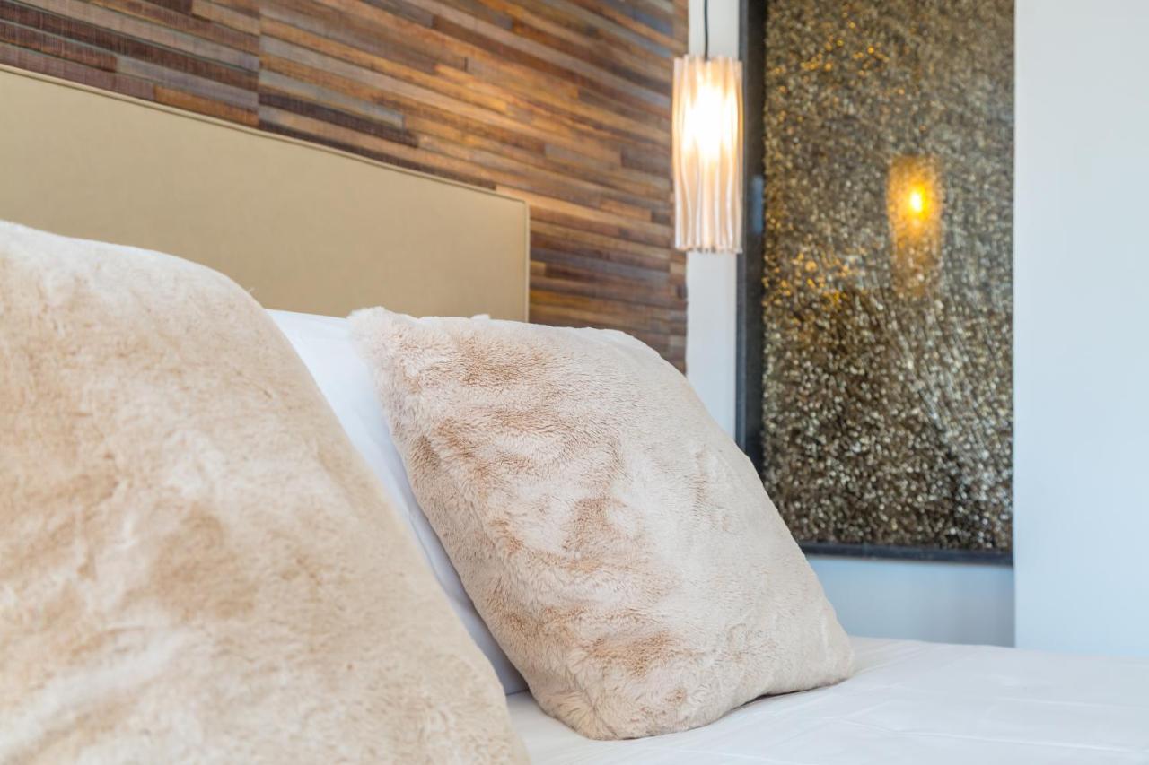 Deluxe Double Room Bath