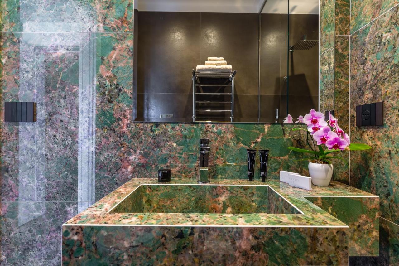 Deluxe Double Room Bath