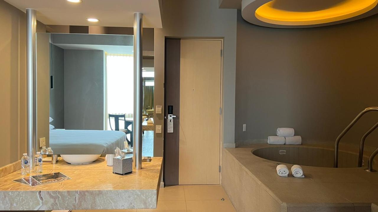 1 Kind Bed Suite Non-Smoking