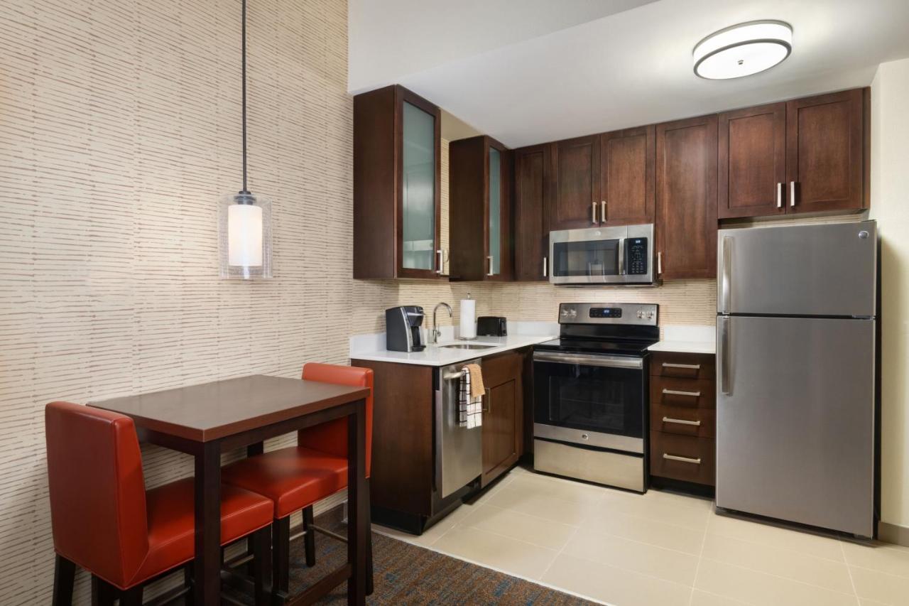 One-Bedroom King Suite with Sofa Bed,1404904034:JPEG