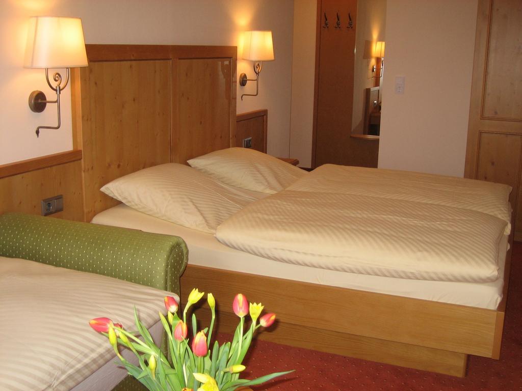 Triple Room Bathroom,141475173:JPEG